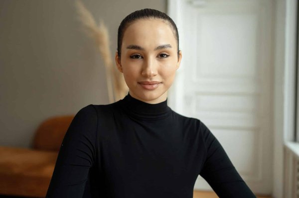 Astuces pour intégrer des manchettes sophistiquées dans une tenue de travail